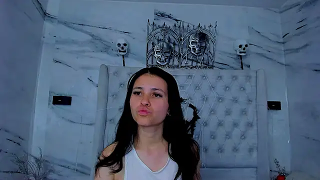 Ari and Storm online show from 11-02-25, 01:38