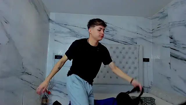 Ari and Storm online show from 12-20-25, 01:58