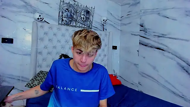 Ari and Storm online show from 11-08-25, 03:15