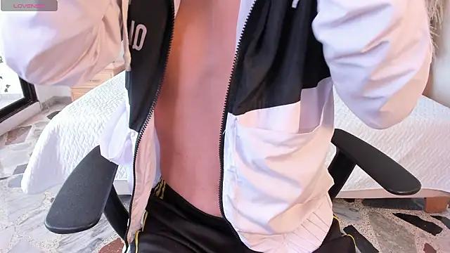 LiamDeep online show from 03-08-26, 09:18