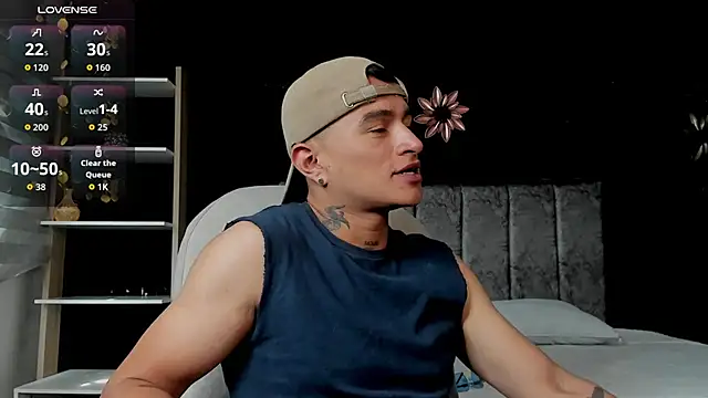 Snapshot of LiamDeep chatting on 05-15-26, 07:56 LiamDeep online show from 05-15-26, 07:56