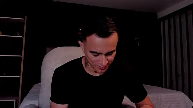 Snapshot of LiamDeep chatting on 05-05-26, 08:01 LiamDeep online show from 05-05-26, 08:01