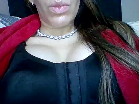 Snapshot of Yasleal chatting on 04-11-26, 05:15 Yasleal online show from 04-11-26, 05:15