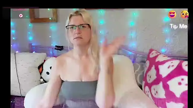 samanthamalichite online show from 06-16-26, 12:49