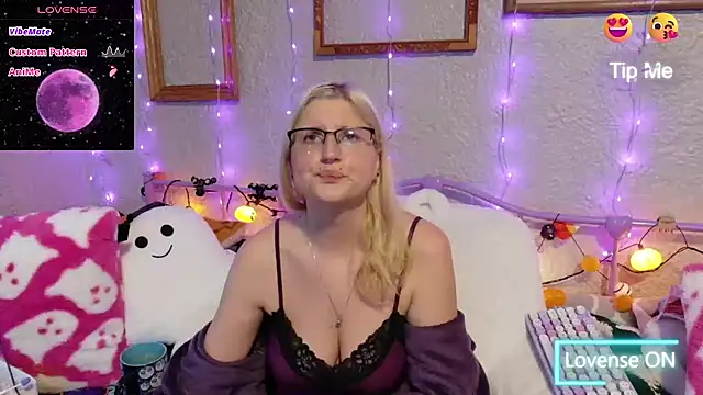 Snapshot of samanthamalichite chatting on 10-27-25, 02:18 samanthamalichite online show from 10-27-25, 02:18