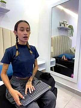 SunshineLizzy online show from 11-06-25, 01:26