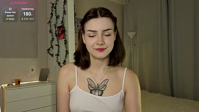 Snapshot of PurrrBerry chatting on 10-26-25, 03:40 PurrrBerry online show from 10-26-25, 03:40
