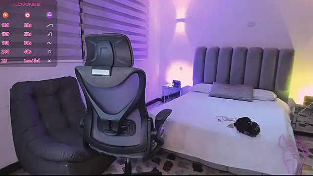 SkyThompson online show from 10-21-25, 04:34