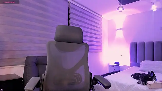 SkyThompson online show from 10-17-25, 04:38