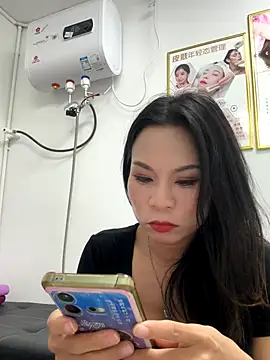 Baby-mmm online show from 10-31-25, 11:18