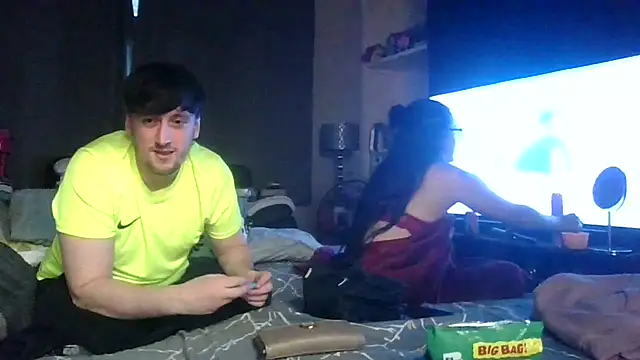 Snapshot of scottishcouple2002 chatting on 10-10-25, 04:41 scottishcouple2002 online show from 10-10-25, 04:41