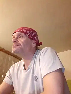 Snapshot of Kuba_Gd chatting on 03-18-25, 01:57 Kuba Gd online show from 03-18-25, 01:57
