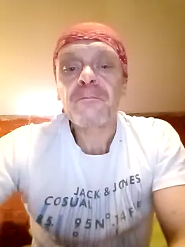 Snapshot of Kuba_Gd chatting on 10-08-25, 03:19 Kuba Gd online show from 10-08-25, 03:19