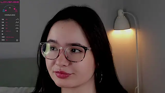 Snapshot of WildaBisom chatting on 10-20-25, 01:29 WildaBisom online show from 10-20-25, 01:29