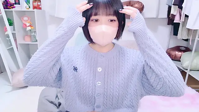 Hinata Sun online show from 02-19-26, 03:42