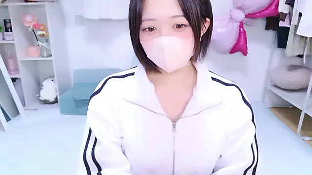 Hinata Sun online show from 04-11-26, 09:51