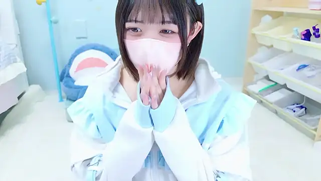 Hinata Sun online show from 11-17-25, 03:49