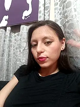 Snapshot of Lahila_ chatting on 10-12-25, 01:12 Lahila online show from 10-12-25, 01:12