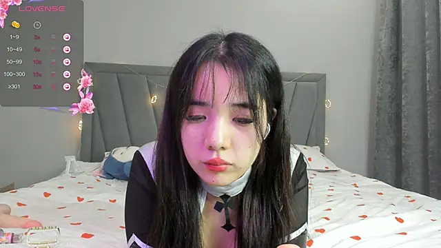 Snapshot of qimiiqo chatting on 11-25-25, 01:33 qimiiqo online show from 11-25-25, 01:33