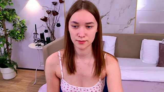 AmadaReine online show from 10-28-25, 04:06