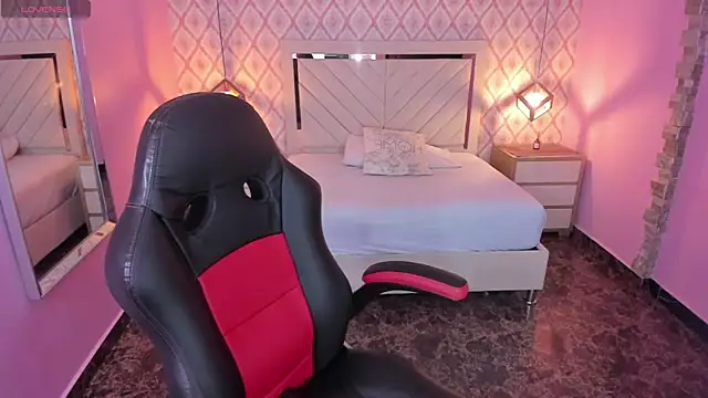 CHRISTY TEIGEN4 online show from 09-22-25, 08:15