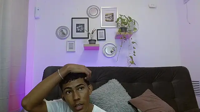 Snapshot of gabriel_boyflex chatting on 09-08-25, 08:08 gabriel boyflex online show from 09-08-25, 08:08