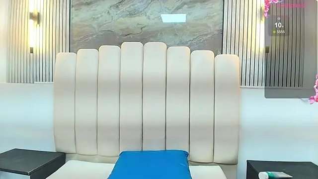 Snapshot of agatha_fit chatting on 12-18-25, 01:11 agatha fit online show from 12-18-25, 01:11