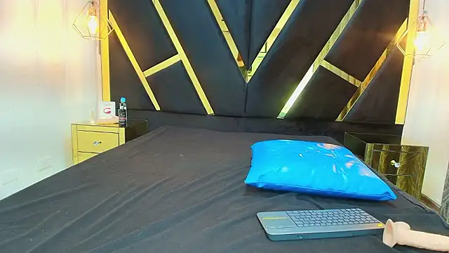 agatha fit online show from 03-18-26, 02:41