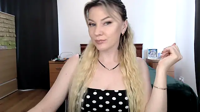 Snapshot of ParadiseAlina chatting on 09-24-25, 01:28 ParadiseAlina online show from 09-24-25, 01:28