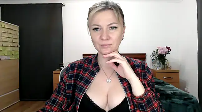 Snapshot of ParadiseAlina chatting on 02-10-25, 06:35 ParadiseAlina online show from 02-10-25, 06:35