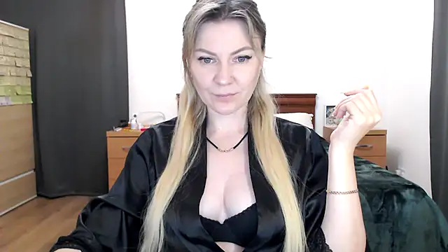 Snapshot of ParadiseAlina chatting on 10-19-25, 07:27 ParadiseAlina online show from 10-19-25, 07:27