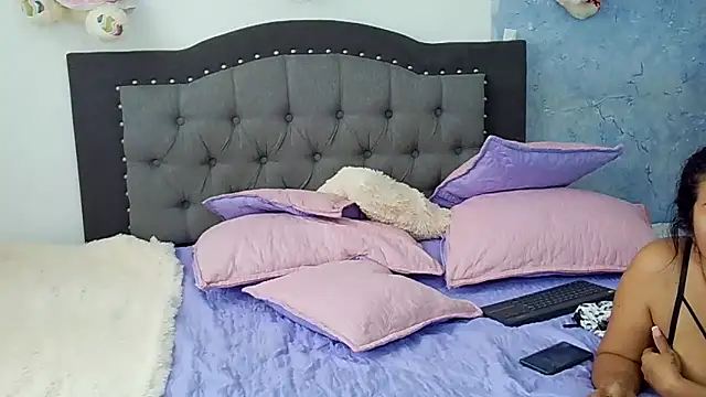 Nicolletorres2 online show from 11-25-25, 07:36