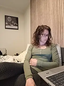 Snapshot of JezebelDutch chatting on 05-18-26, 06:40 JezebelDutch online show from 05-18-26, 06:40