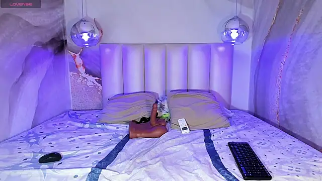 SheyLopez online show from 11-26-25, 03:06