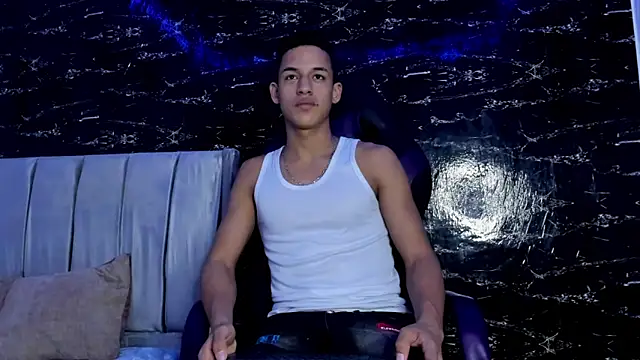 Snapshot of Jhos_Smith chatting on 10-17-25, 04:05 Jhos Smith online show from 10-17-25, 04:05