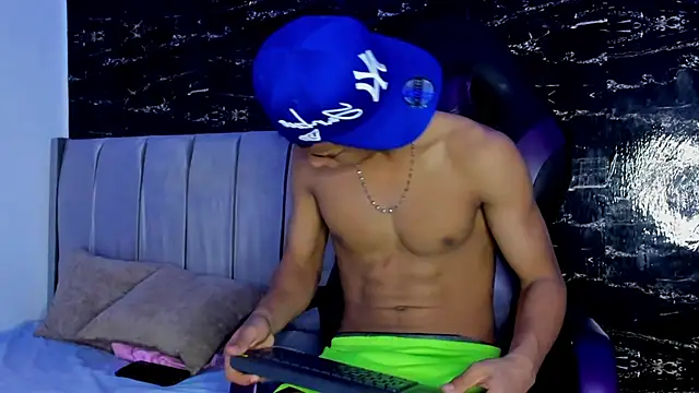 Snapshot of Jhos_Smith chatting on 09-29-25, 04:19 Jhos Smith online show from 09-29-25, 04:19