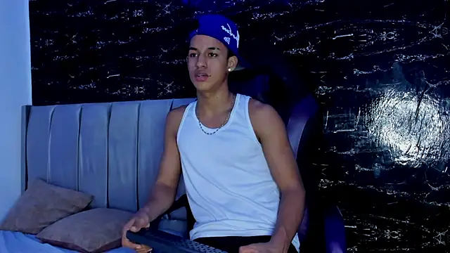 Snapshot of Jhos_Smith chatting on 09-28-25, 04:08 Jhos Smith online show from 09-28-25, 04:08