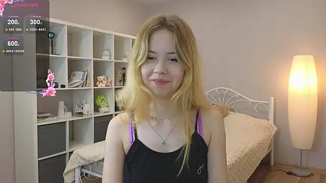 Snapshot of Wendy_Cutie chatting on 09-29-25, 04:23 Wendy Cutie online show from 09-29-25, 04:23