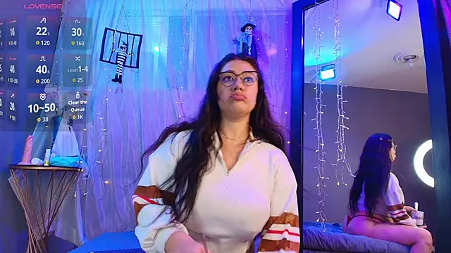 Shalyn Lux online show from 10-19-25, 03:31