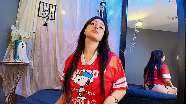 Shalyn Lux online show from 10-24-25, 03:16