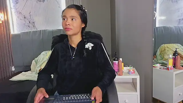 Snapshot of Kristall_06 chatting on 02-24-26, 03:40 Kristall 06 online show from 02-24-26, 03:40