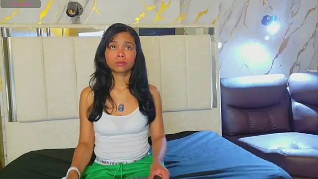 Snapshot of Kristall_06 chatting on 03-01-26, 02:22 Kristall 06 online show from 03-01-26, 02:22