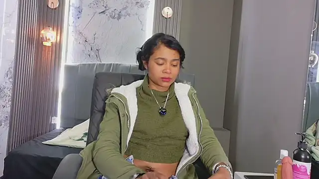 Snapshot of Kristall_06 chatting on 02-18-26, 05:16 Kristall 06 online show from 02-18-26, 05:16