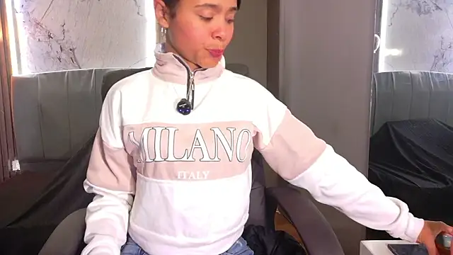 Snapshot of Kristall_06 chatting on 02-04-26, 04:40 Kristall 06 online show from 02-04-26, 04:40