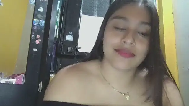 Snapshot of zairabreze chatting on 07-20-26, 01:02 zairabreze online show from 07-20-26, 01:02