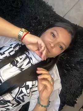 Snapshot of Zui_Rouse chatting on 09-15-25, 01:28 Zui Rouse online show from 09-15-25, 01:28