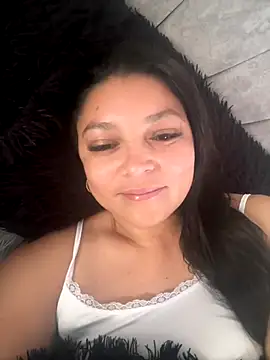 Snapshot of Zui_Rouse chatting on 09-20-25, 02:11 Zui Rouse online show from 09-20-25, 02:11