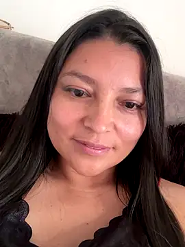 Snapshot of Zui_Rouse chatting on 10-04-25, 04:08 Zui Rouse online show from 10-04-25, 04:08