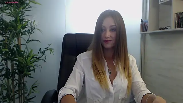 Snapshot of MuseDollX chatting on 09-24-25, 06:36 MuseDollX online show from 09-24-25, 06:36