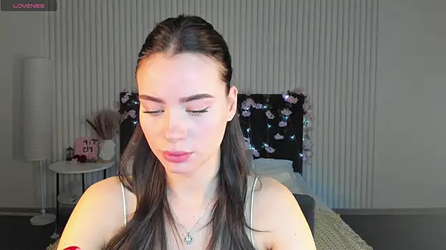 Ameli Povilain online show from 12-22-25, 03:39